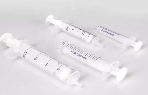 Family & Multi-Cavity Molding Application Case: Production Process of Disposable Medical Syringe Kit