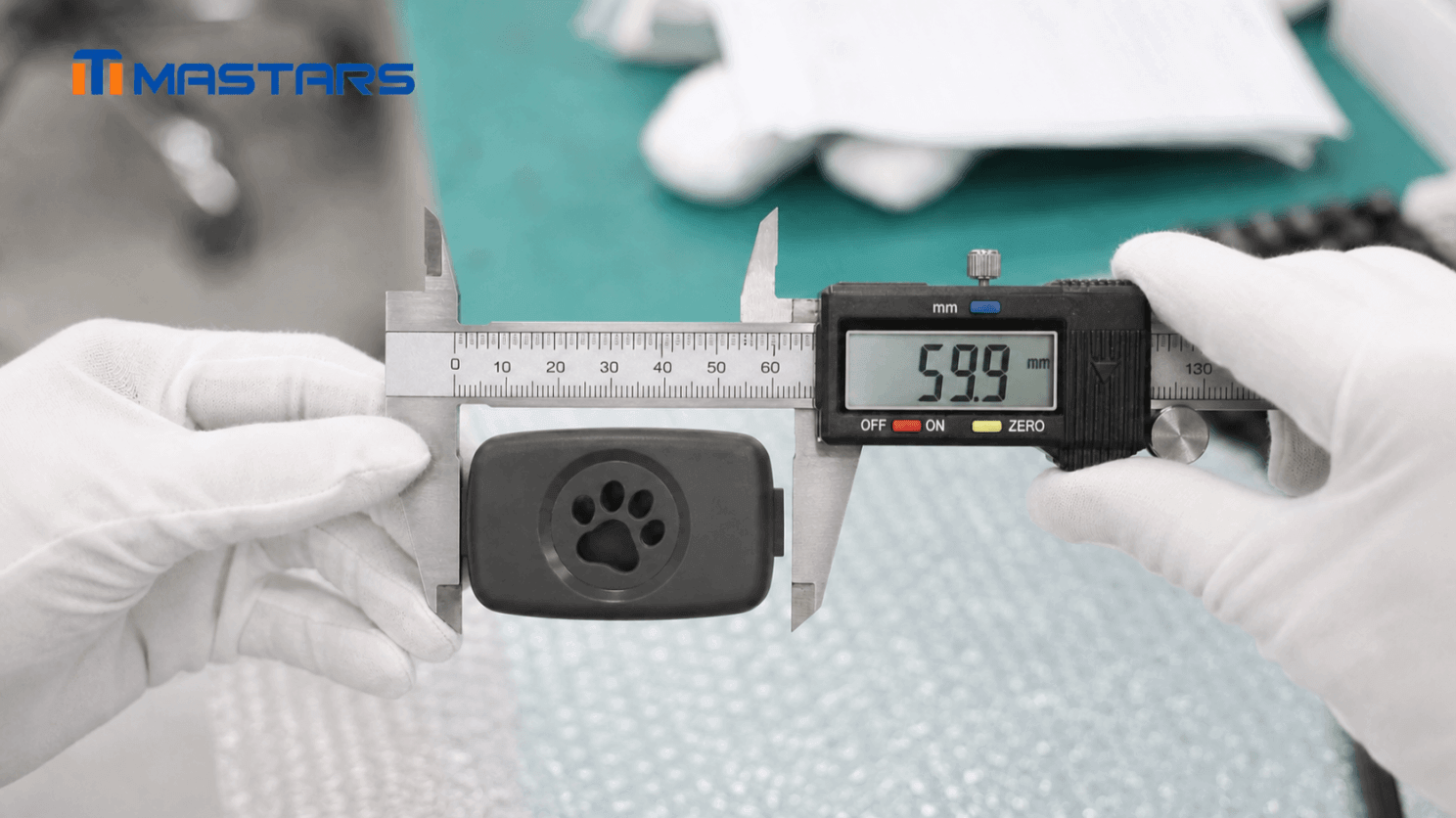 Compact dimensions for an easy, comfortable fit on your pet’s collar. Compact dimensions for an easy, comfortable fit on your pet’s collar.