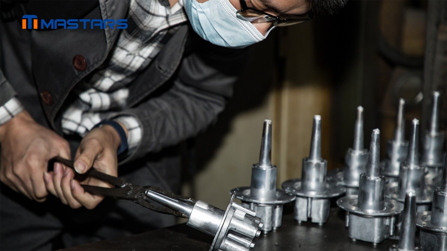 Manual trimming removes residual casting features before inspection and precision machining operations. Manual trimming removes residual casting features before inspection and precision machining operations.