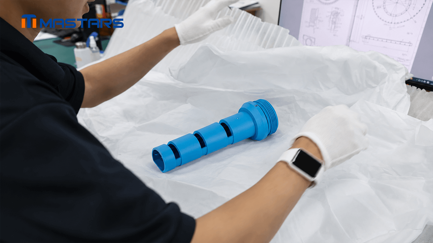 Mastars engineers inspect the injection molded component, verifying structural details and appearance quality to ensure stable assembly and application performance.