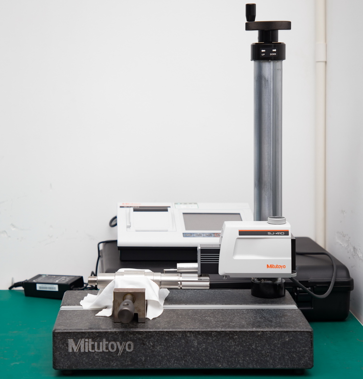 Mitutoyo SJ-410 roughness meter